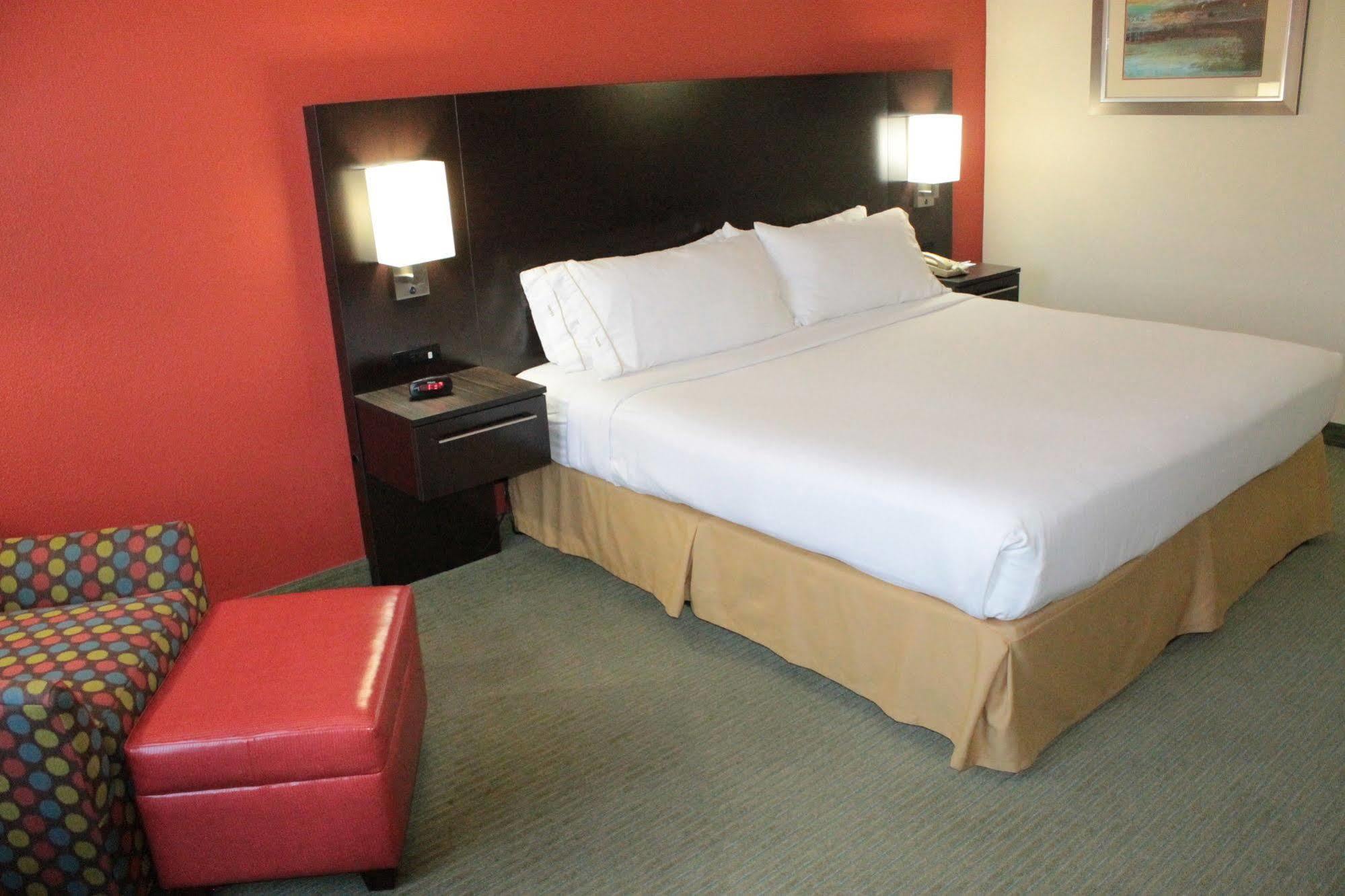 Holiday Inn Express Hotel And Suites Brownsville By Ihg מראה חיצוני תמונה