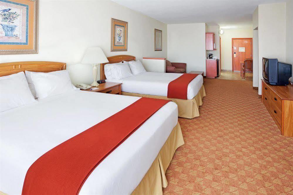 Holiday Inn Express Hotel And Suites Brownsville By Ihg מראה חיצוני תמונה