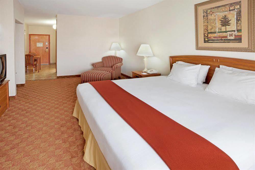 Holiday Inn Express Hotel And Suites Brownsville By Ihg מראה חיצוני תמונה