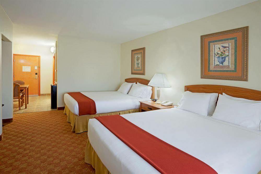 Holiday Inn Express Hotel And Suites Brownsville By Ihg מראה חיצוני תמונה
